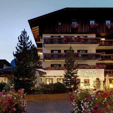 מלון La Perla: The Leading Of The World 5*